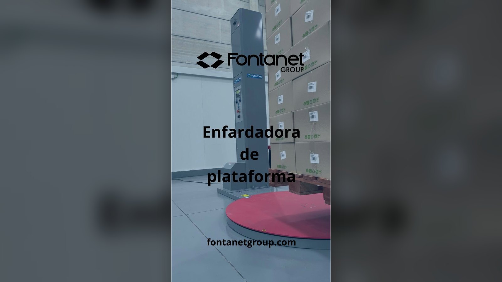 Banderoleuse à plateau tournant enveloppant une palette avec du film étirable