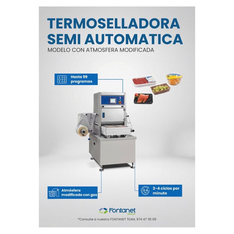 Termosigillatrice semiautomatica in acciaio inox con bobina di film, cassetto delle vaschette e touch screen, accanto a vaschette di carne, salmone e olive