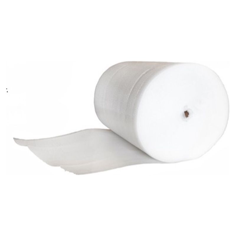 Bobina de lámina de foam blanca con un tramo desenrollado